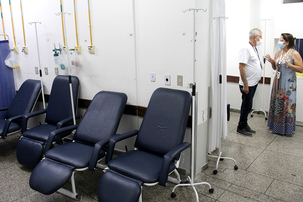 20230119 EduardoBarattoLeonardi PrefeitoExercicioVisitaHospital abre